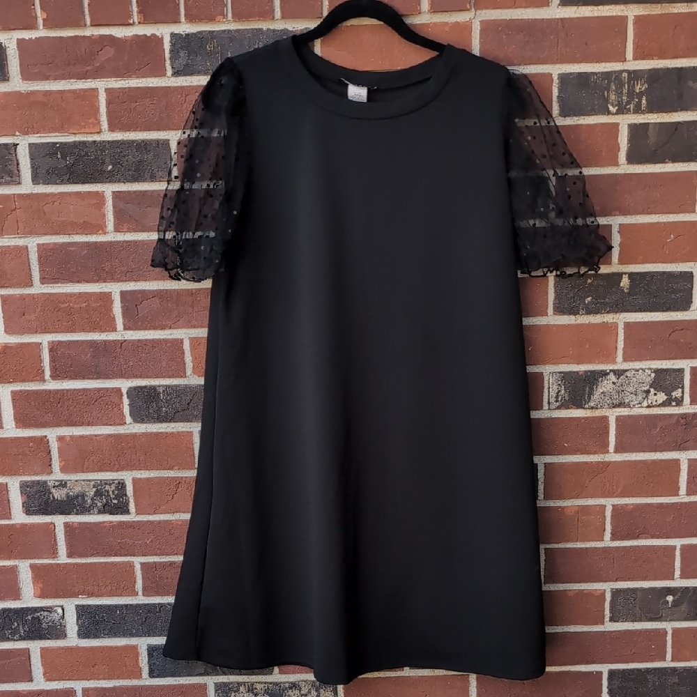 Chic Black Midi Dress with Lace Sleeves